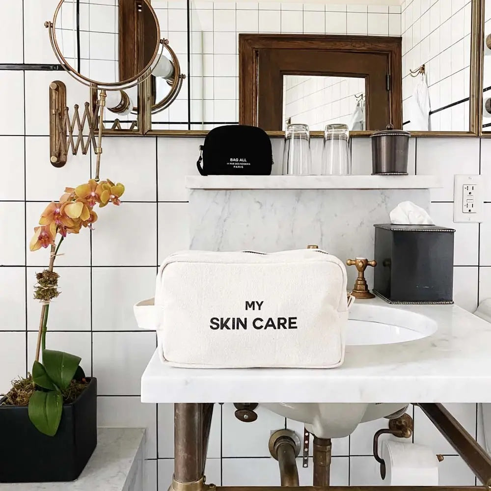 My Skin Care toilettilaukku altaan reunalla